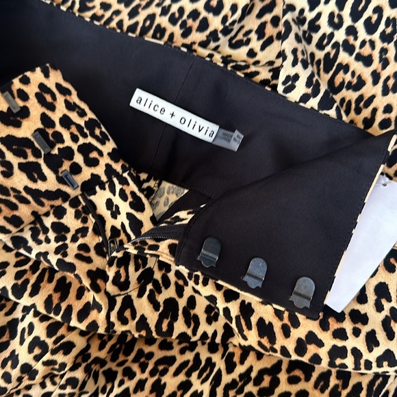 NEW Alice + Olivia Leopard Print High Waist Pants - Picture 9 of 10